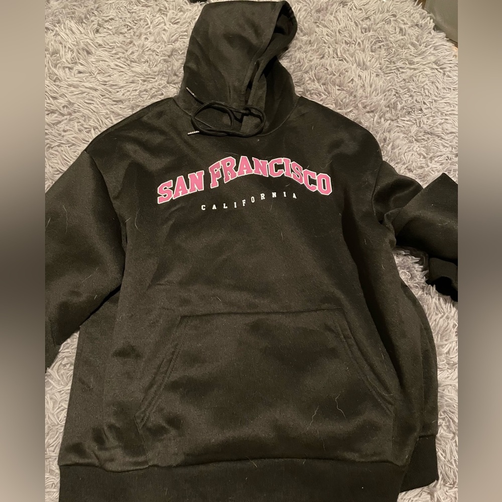 Sweatshirt.